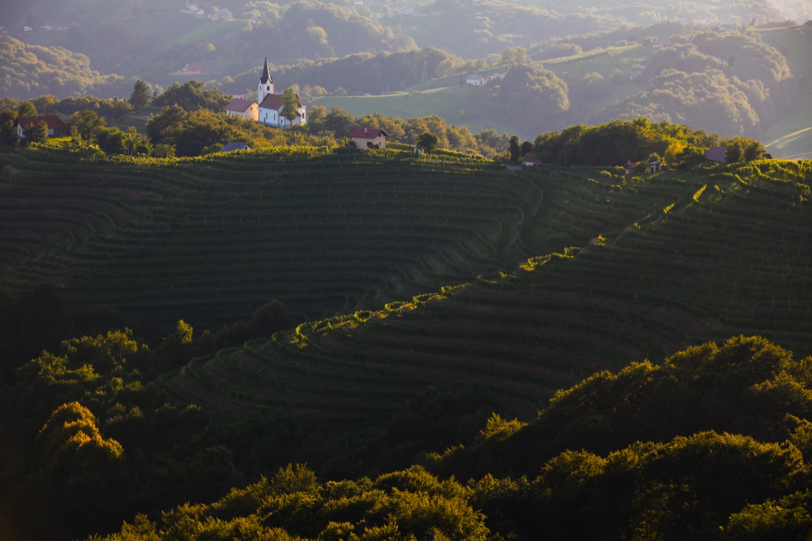 Dorfkirche in der Südsteiermark im Abendlicht